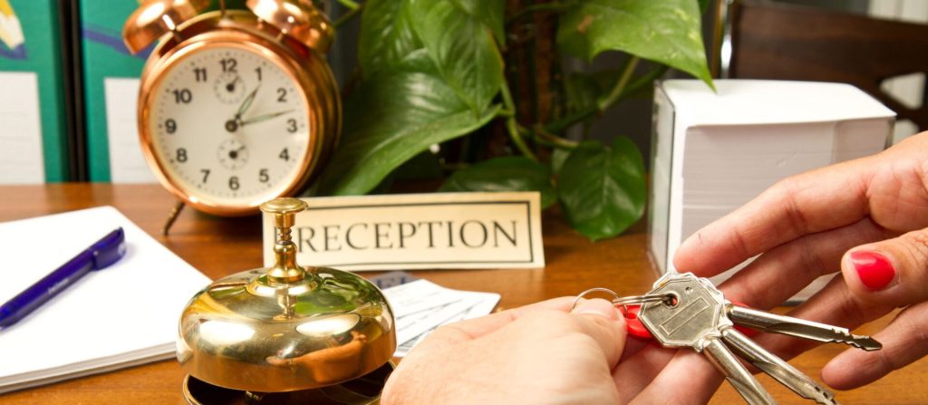 расчетный час в гостинице